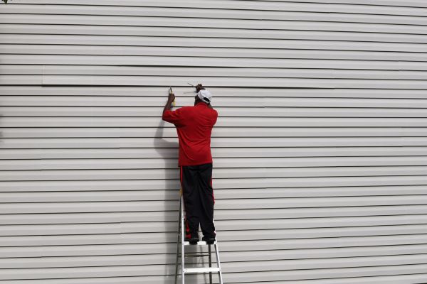 Cost of Loose Siding Repair in Fallbrook