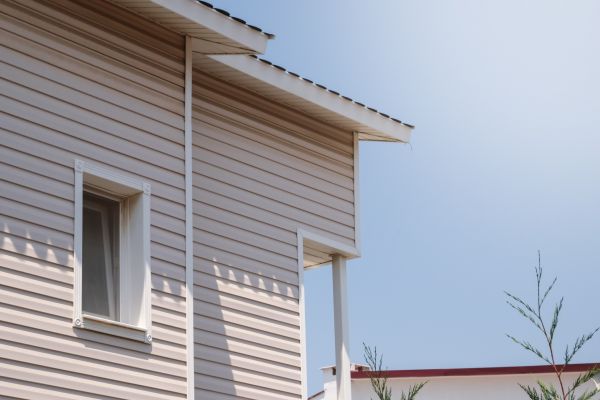 Cost of Vinyl Siding Hole Repair in Fallbrook